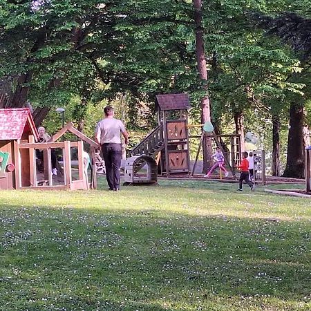 Semesterpark Hiska Ela 109 *
